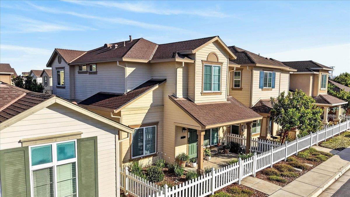 12833 Rogge Village Loop Salinas, CA 93906 - Photo 5 of 55