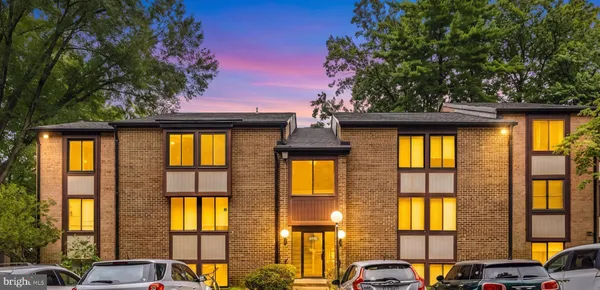 $365,000 | 9715 Kings Crown Court, Unit 201, Fairfax, VA 22031