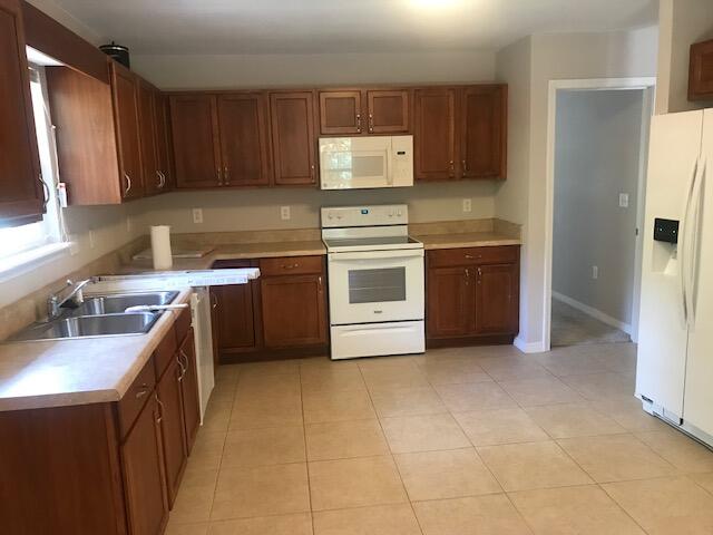 4270 Painter Branch Road Crestview, FL 32539 - Photo 4 of 24 a kitchen with a cabinets and a stove top oven
