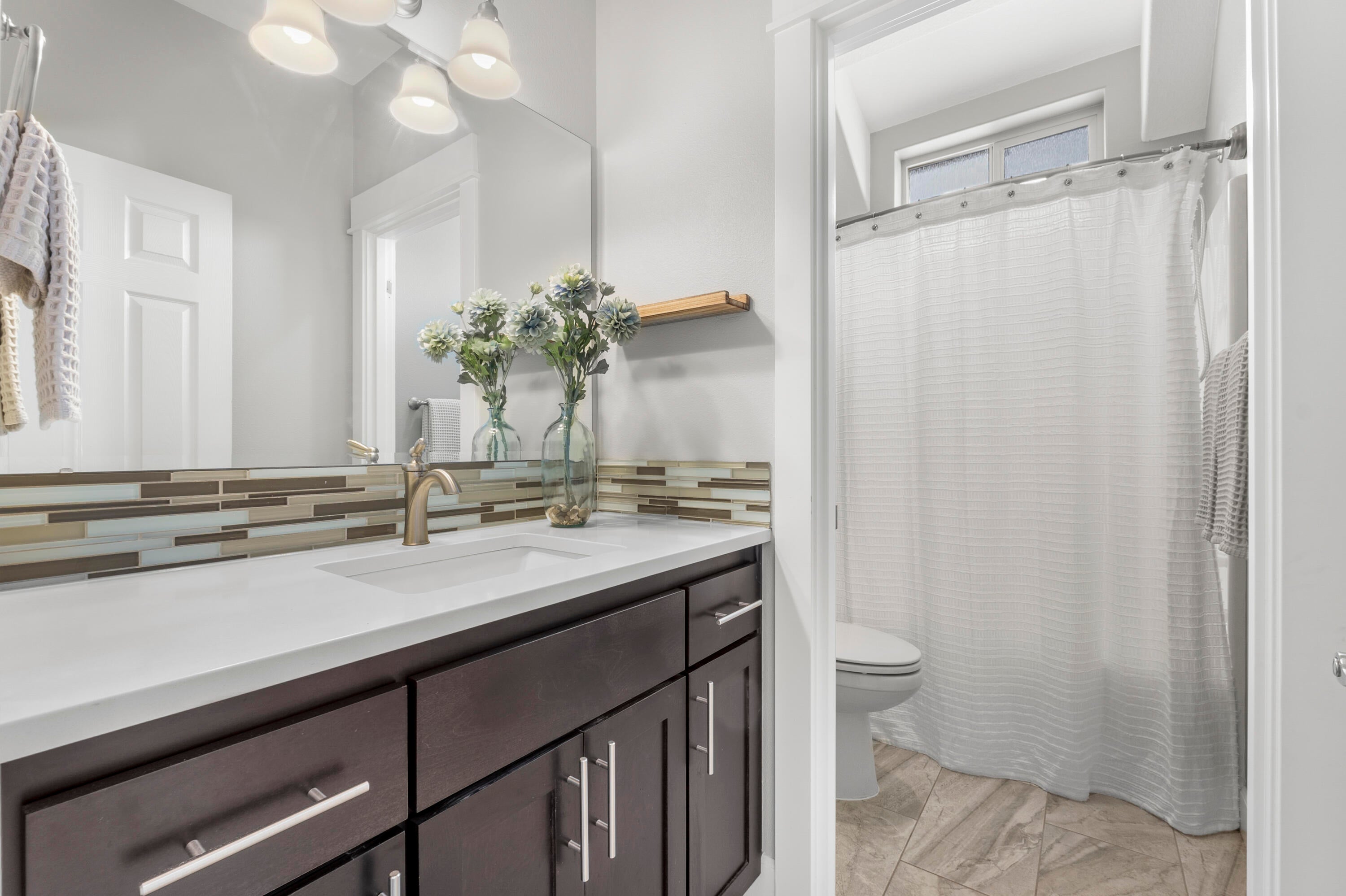 62899 Daniel Road Bend, OR 97701 - Photo 21 of 33 Full bathroom