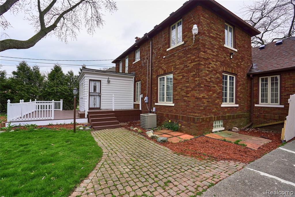 1430 Devonshire Road Grosse Pointe Park, MI 48230 - Photo 5 of 85