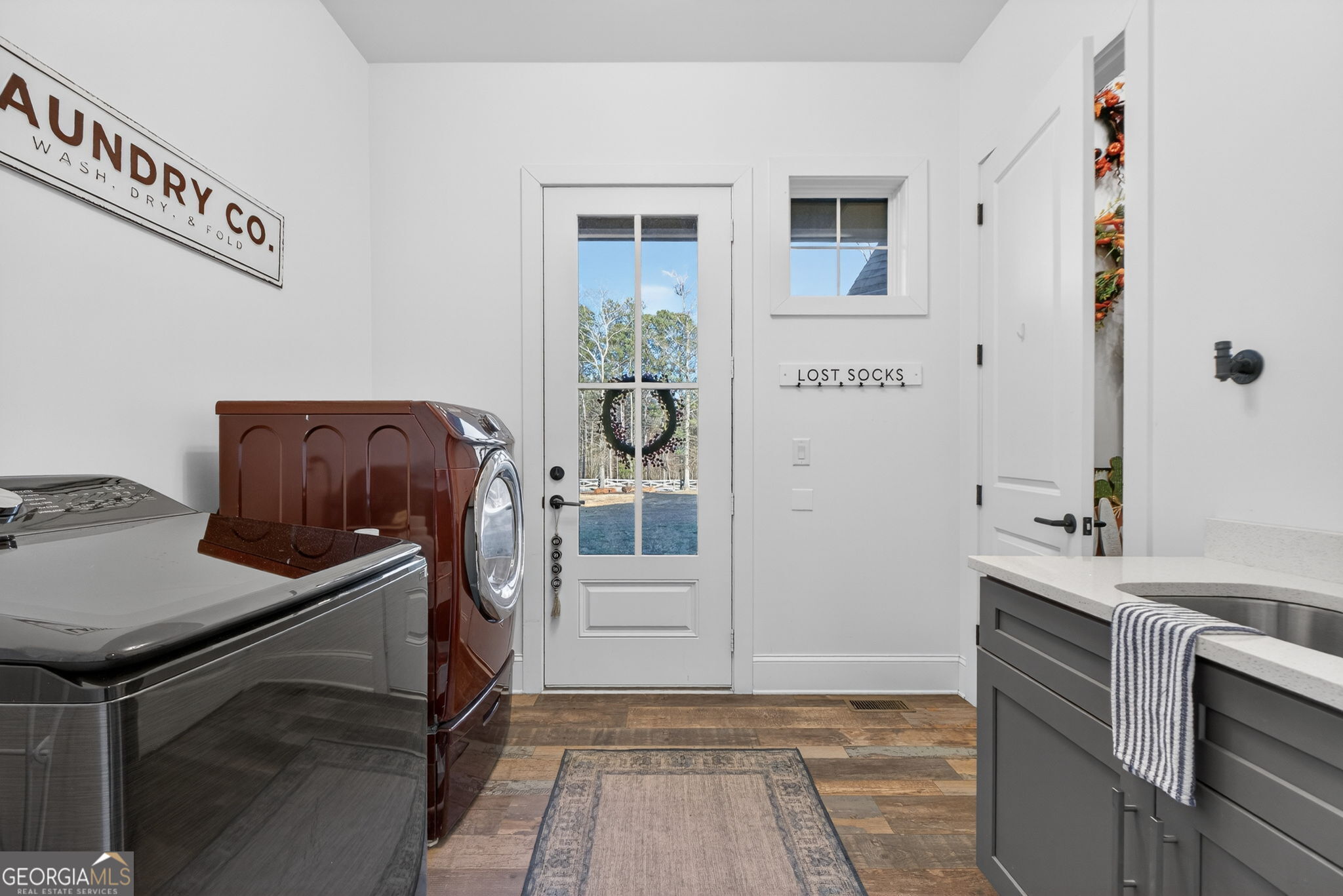 285 Dial Mill Road Oxford, GA 30054 - Photo 38 of 85 a room with a table and chairs