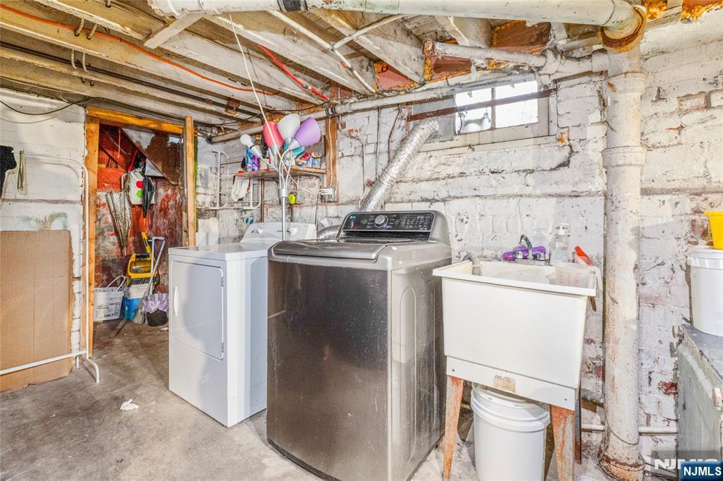 183 Walnut Street Paterson, NJ 07522 - Photo 34 of 40
