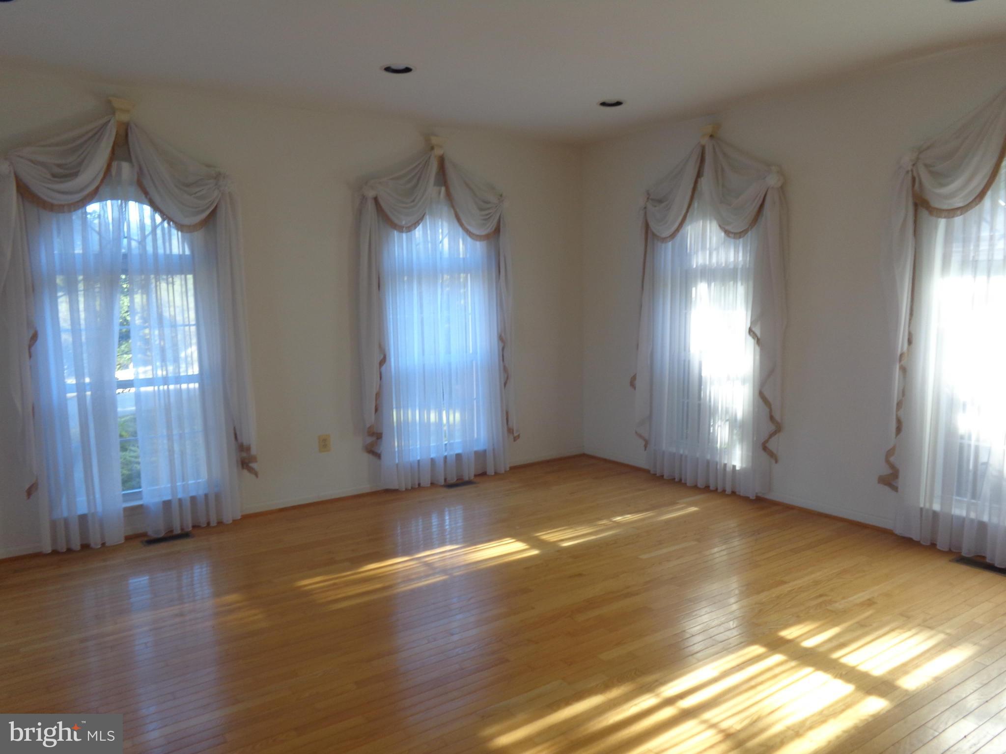 607 Bryan Point Road Accokeek, MD 20607 - Photo 2 of 15 Interior (General)