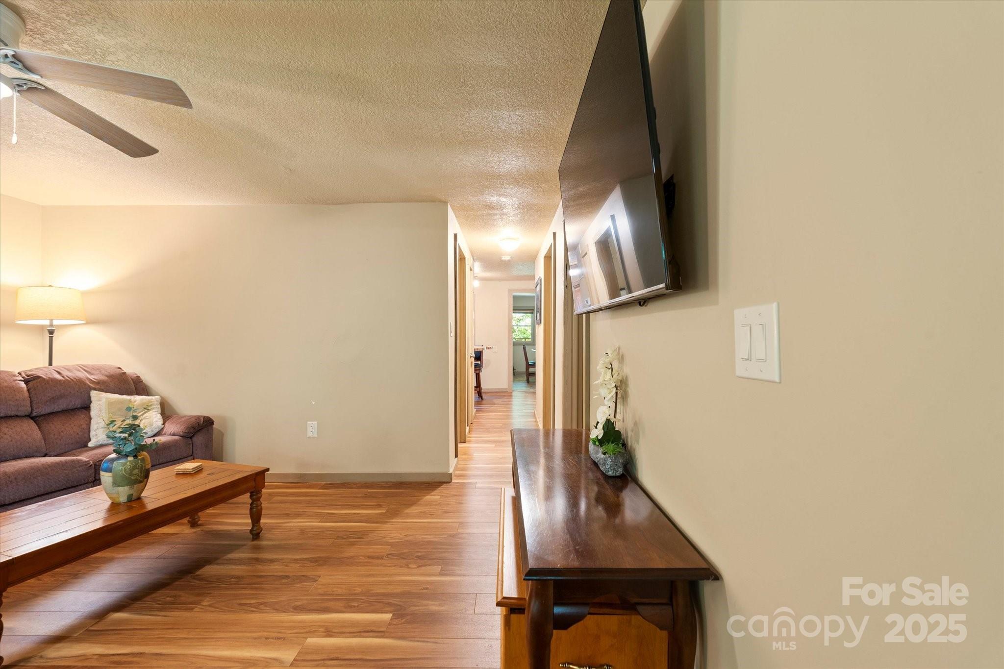 139 Ivy Ridge Church Road Mars Hill, NC 28754 - Photo 19 of 37 a living room with furniture