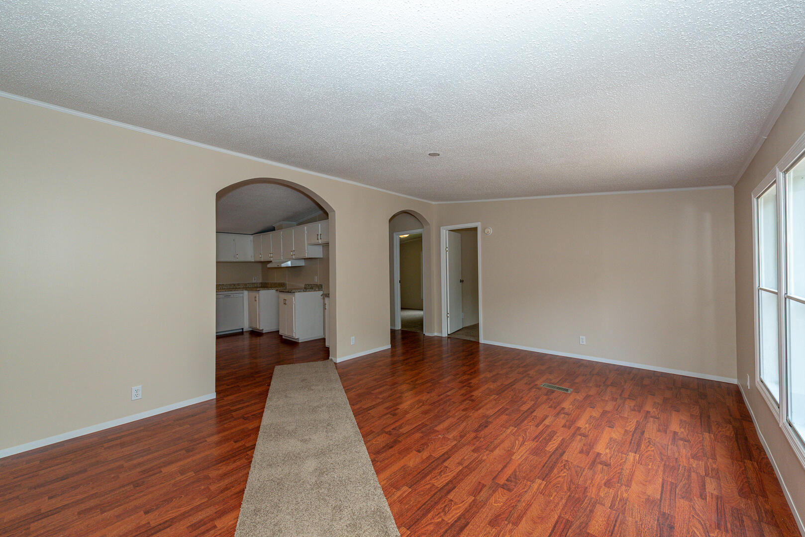 247 Scenic View Road Madisonville, TN 37354 - Photo 6 of 29 Living Room