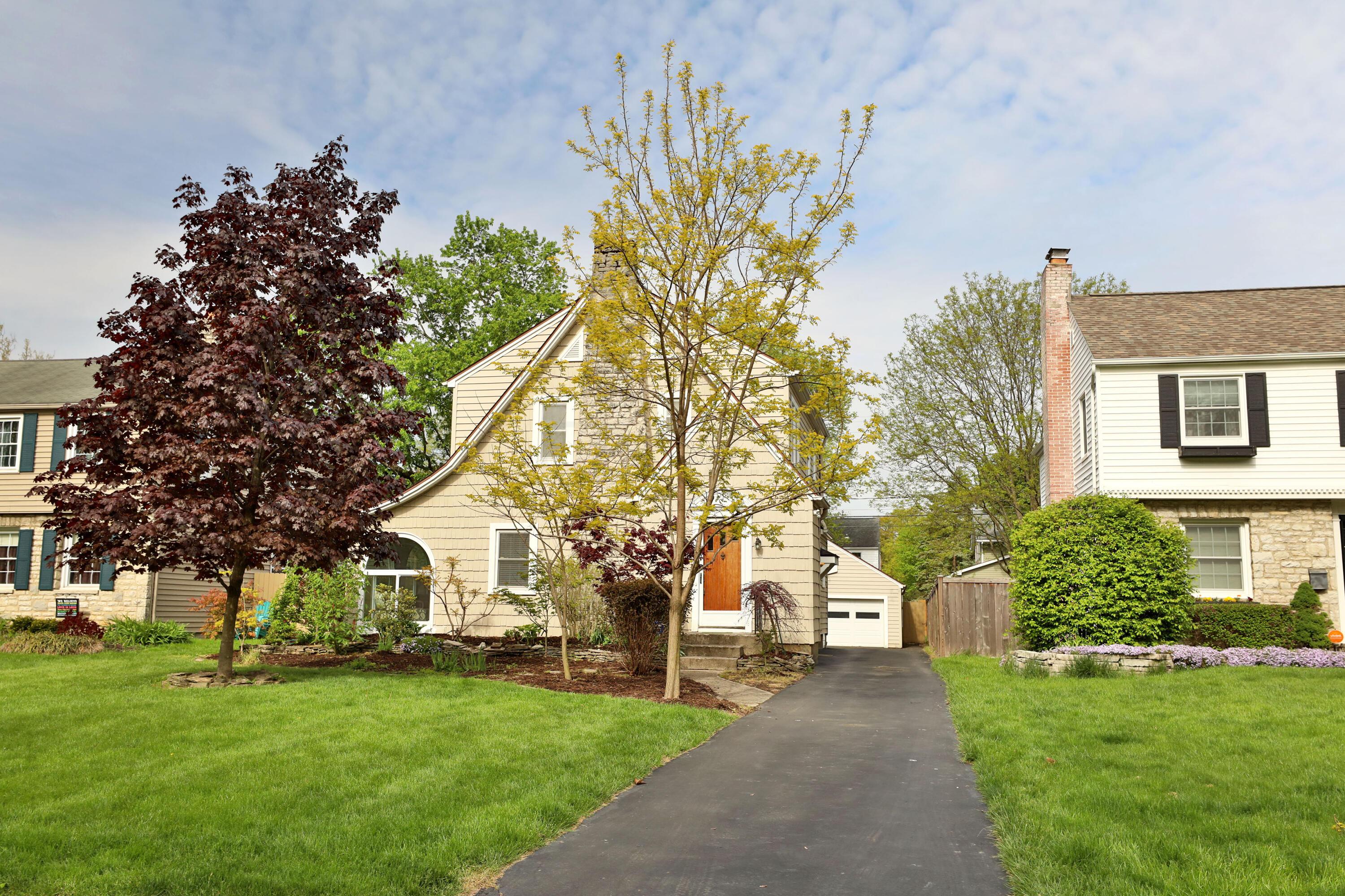 137 North Cassingham Road Columbus, OH 43209 - Photo 1 of 47 Front