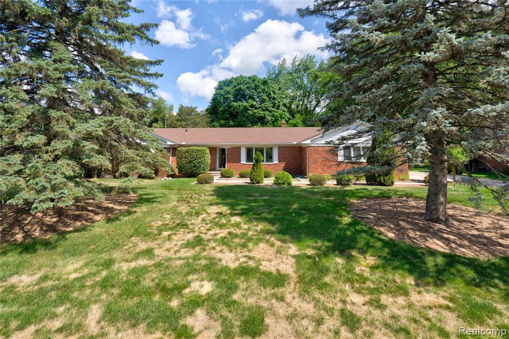 2240 Munster Road Rochester Hills, MI 48309 - Photo 1 of 25