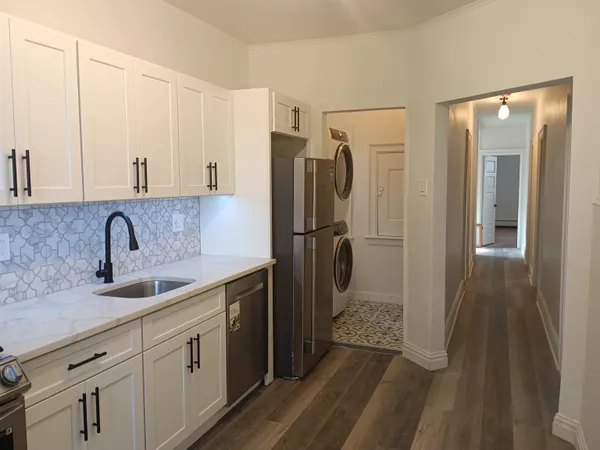 $2,850 | 18 Oakland Avenue, Unit 2, Jersey City, NJ 07306