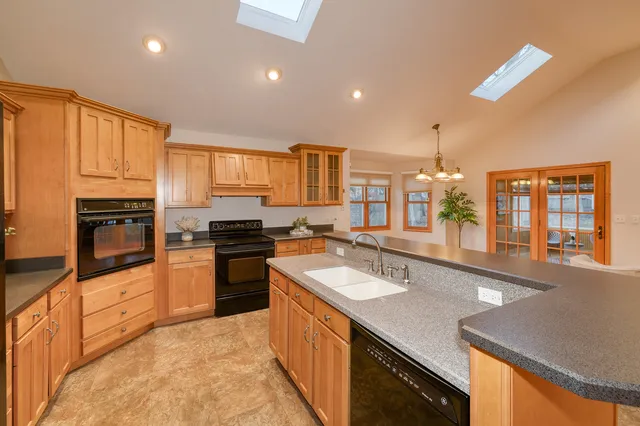 $485,000 | 2S724 Oakwood Terrace, Elburn, IL 60119