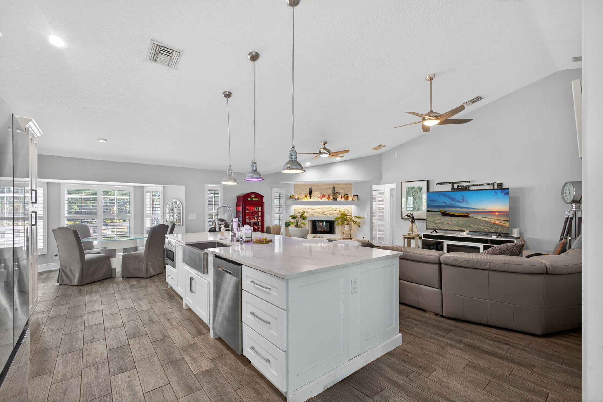 13033 160th Road North Jupiter, FL 33478 - Photo 14 of 79 a kitchen that has a lot of cabinets in it