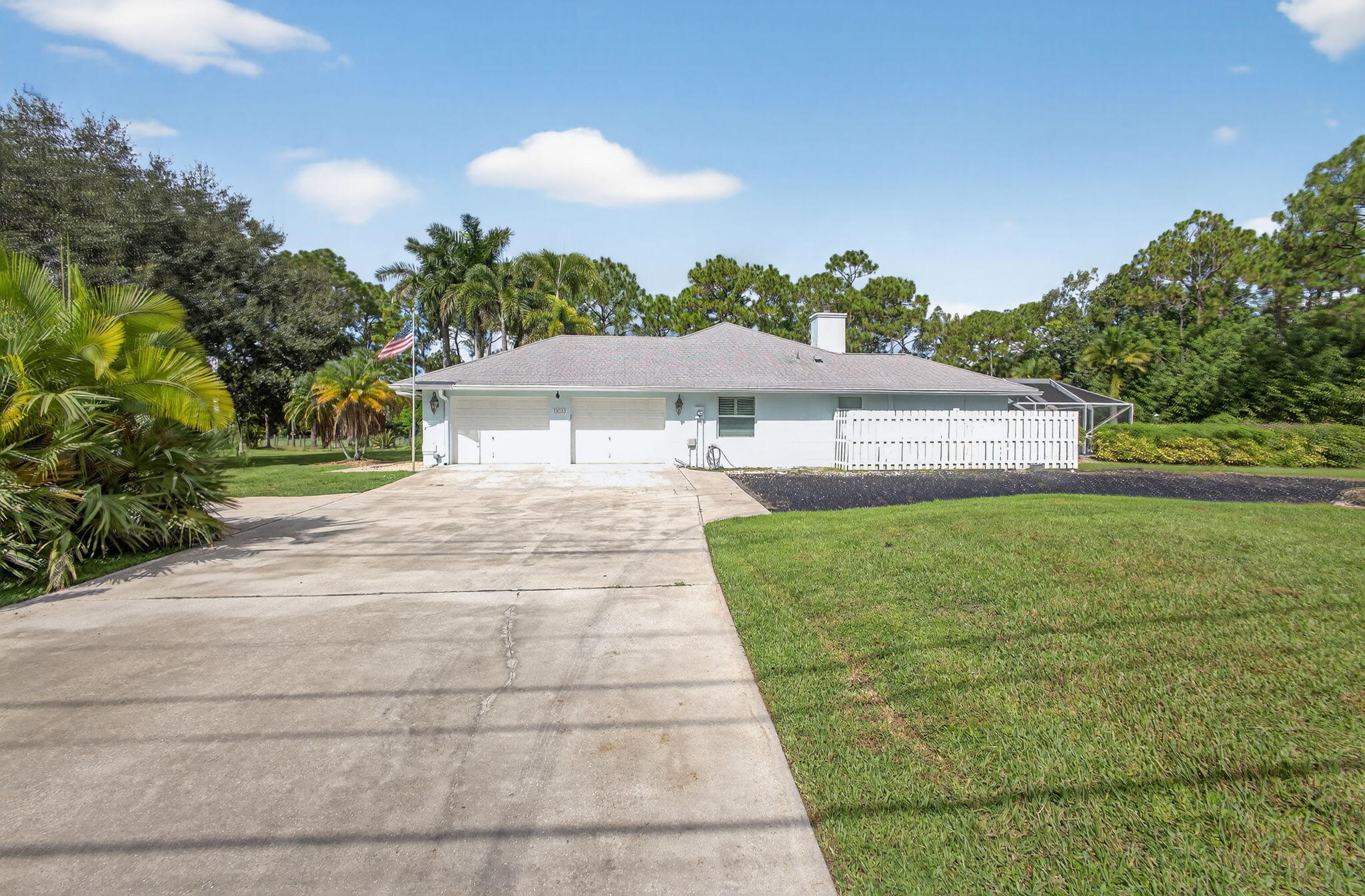 13033 160th Road North Jupiter, FL 33478 - Photo 57 of 79 a backyard of a house with table and chairs