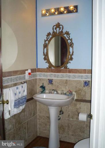 18302 Tapwood Road Boyds, MD 20841 - Photo 7 of 15 Half bath main level
