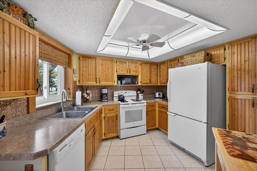6336 Shane Lane New Port Richey, FL 34653 - Photo 3 of 39
