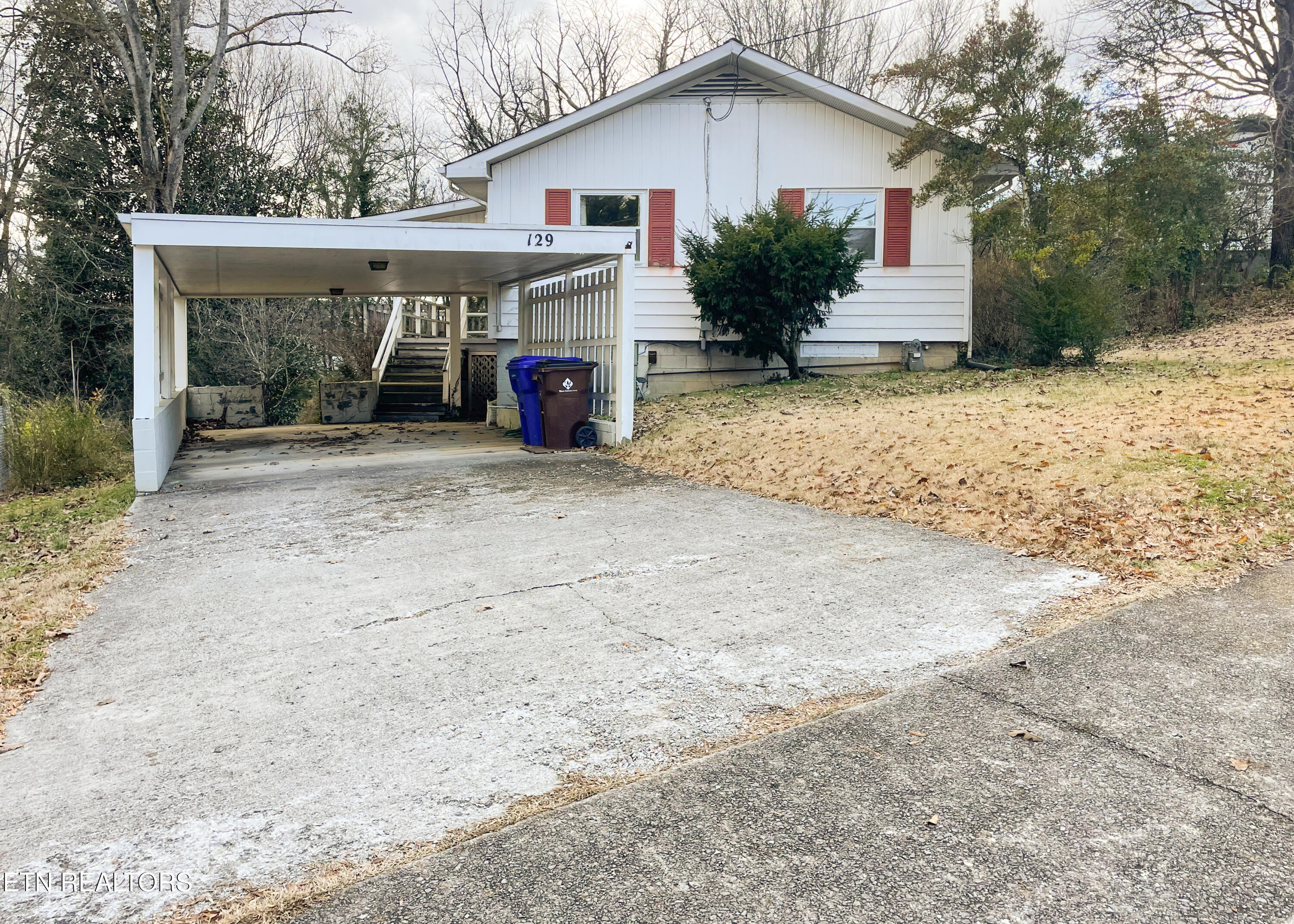 129 Utah Avenue Oak Ridge, TN 37830 - Photo 2 of 37 IMG_2983