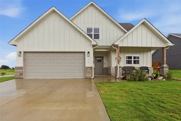 $399,900 | 423 Red Bud Lane, Tolar, TX 76476