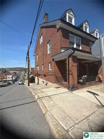 $1,800 | 1132 Mahantongo Street, Pottsville, PA 17901