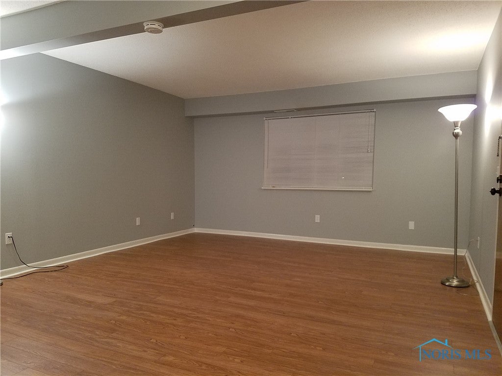 2262 Rockspring Road, Unit 22 Toledo, OH 43614 - Photo 4 of 13 Living Room