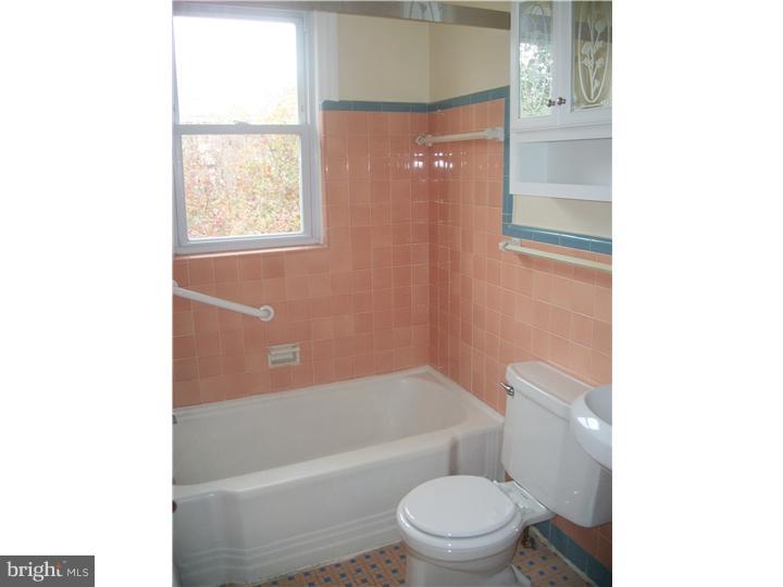325 Rively Avenue Aldan, PA 19018 - Photo 9 of 17 Bathroom