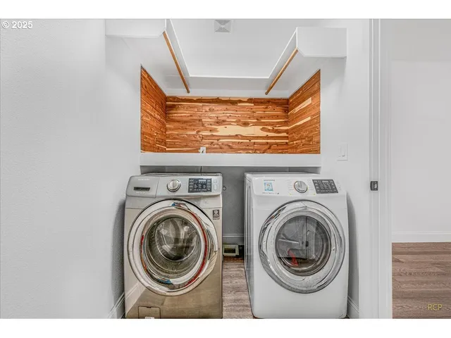 a view of a washer and dryer