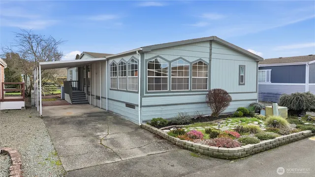 a front view of house with yard