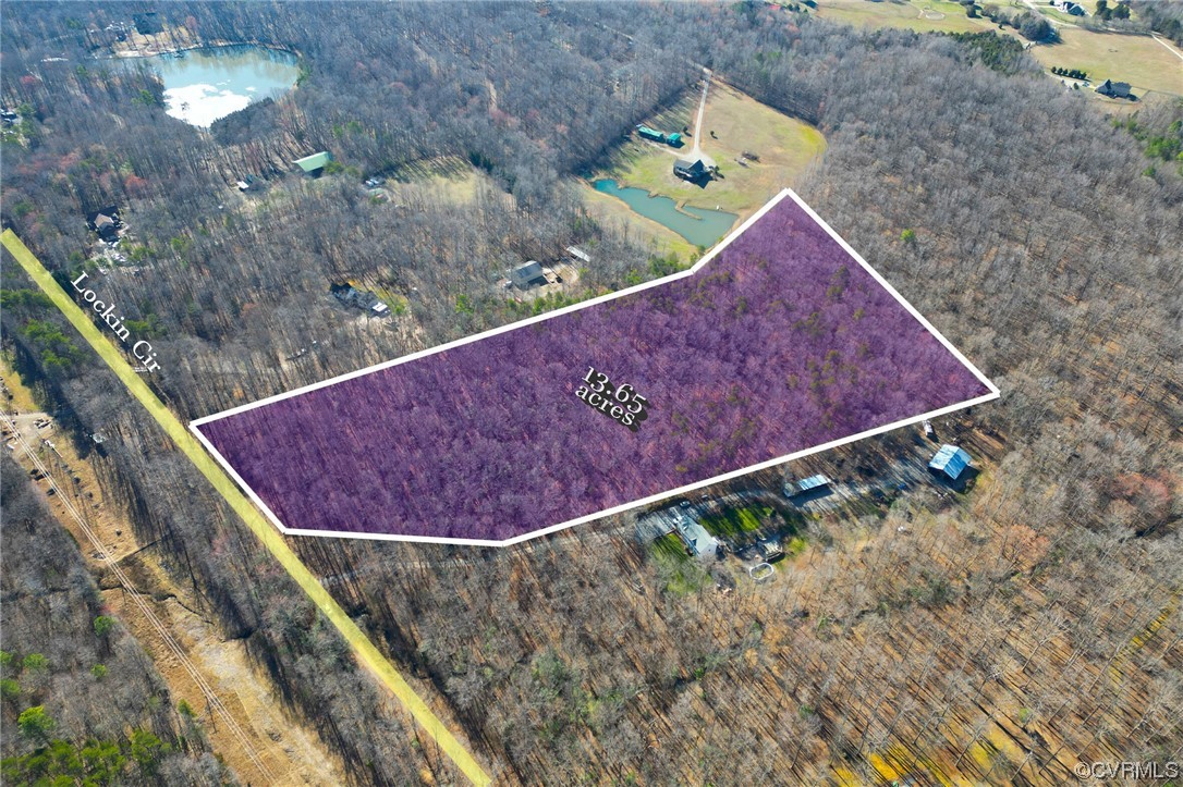a view of a tennis court