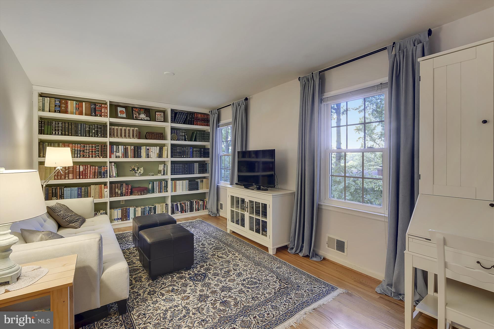 2017 Homer Terrace Reston, VA 20191 - Photo 18 of 30 Private sitting in master suite with built ins.