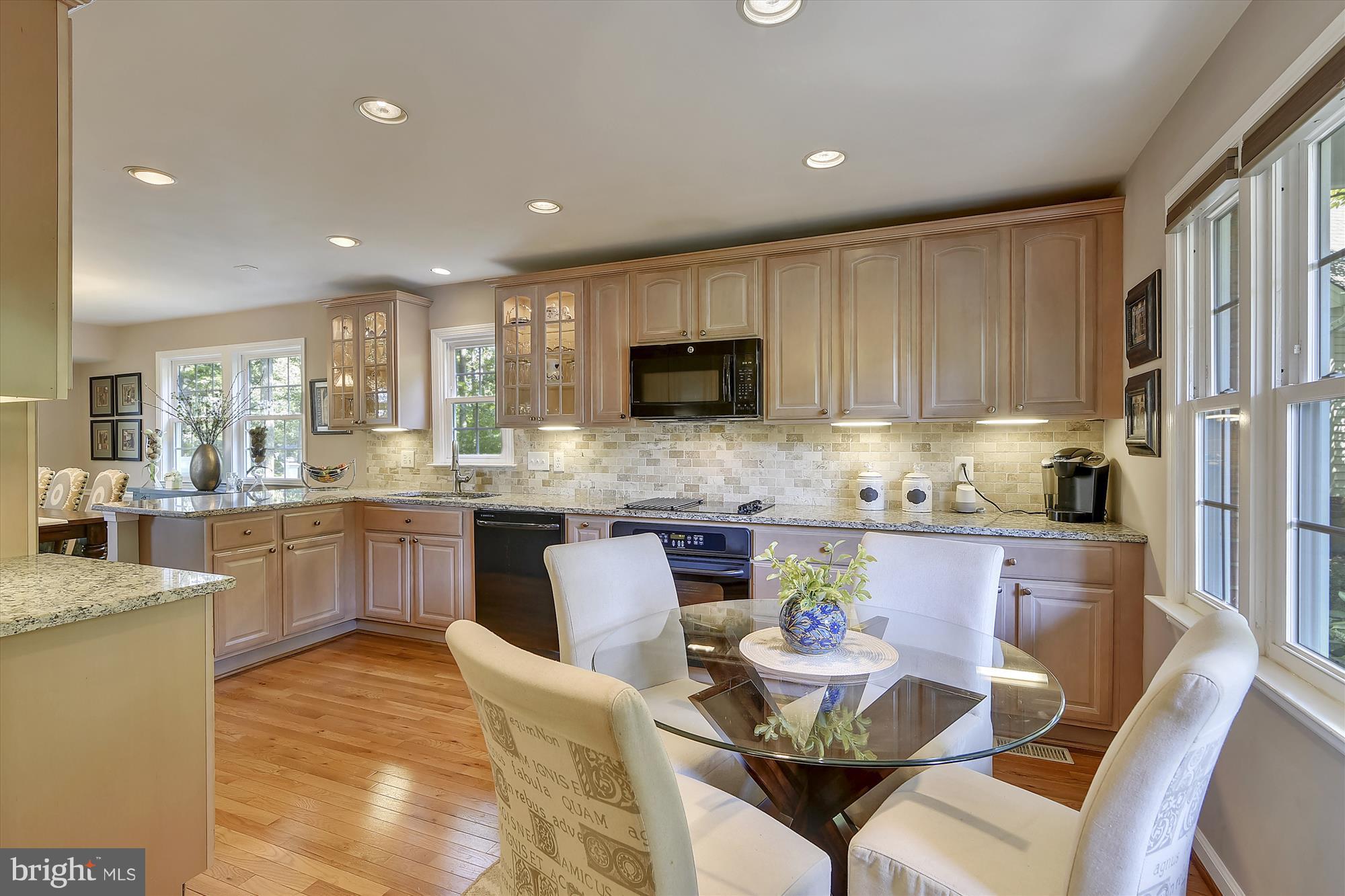 2017 Homer Terrace Reston, VA 20191 - Photo 5 of 30 Eat in Space in kitchen