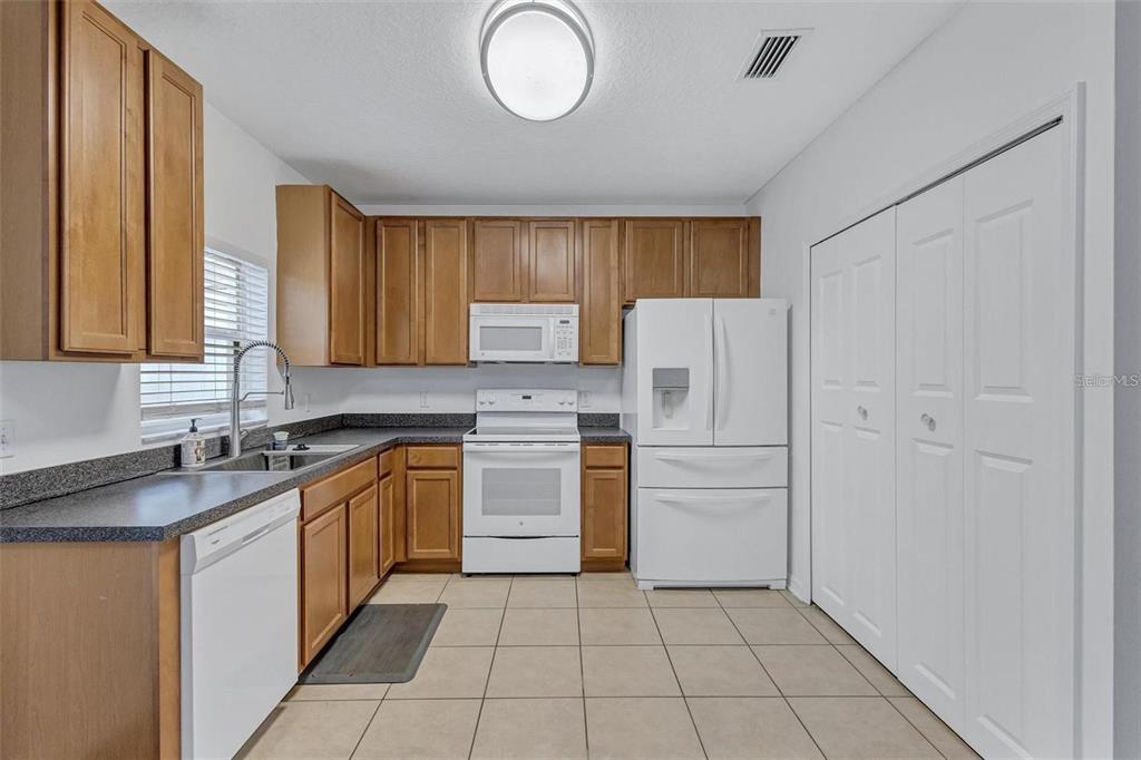 14952 Amberjack Terrace Lakewood Ranch, FL 34202 - Photo 3 of 29