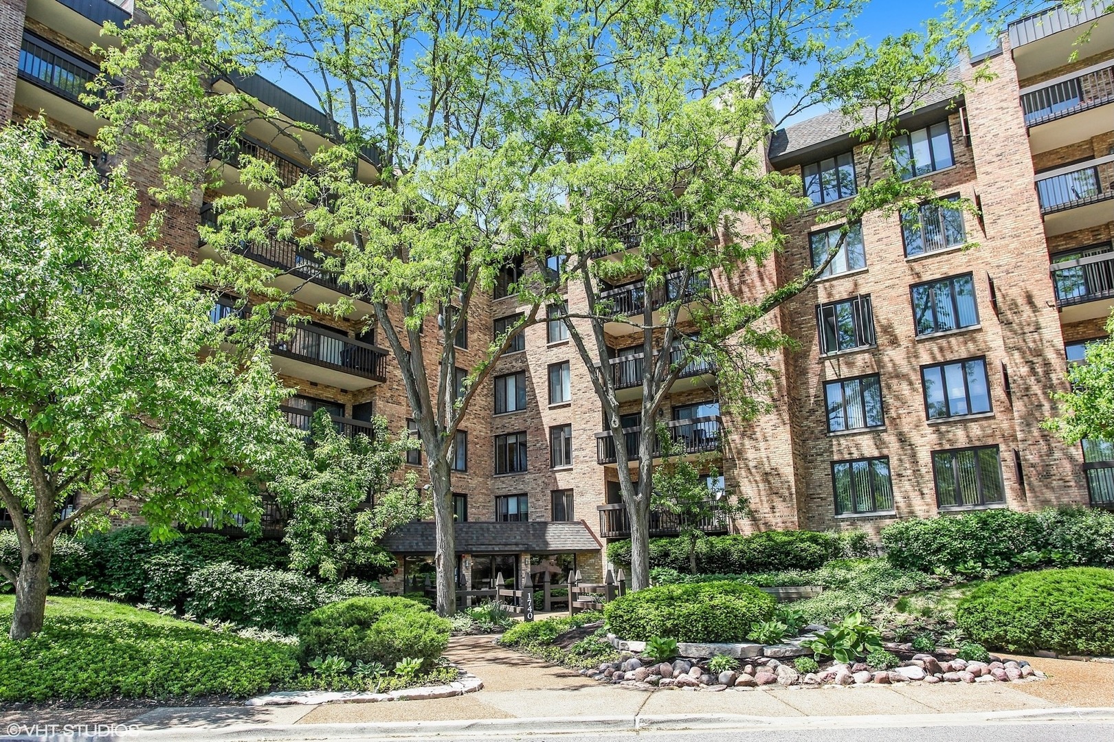 1740 Mission Hills Road, Unit 112 Northbrook, IL 60062 - Photo 1 of 19