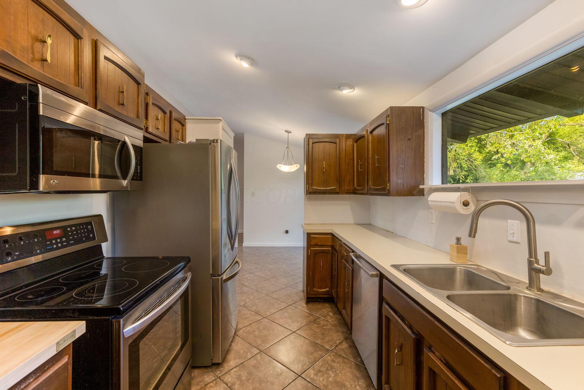 3231 Fishinger Road Columbus, OH 43221 - Photo 16 of 53 Kitchen