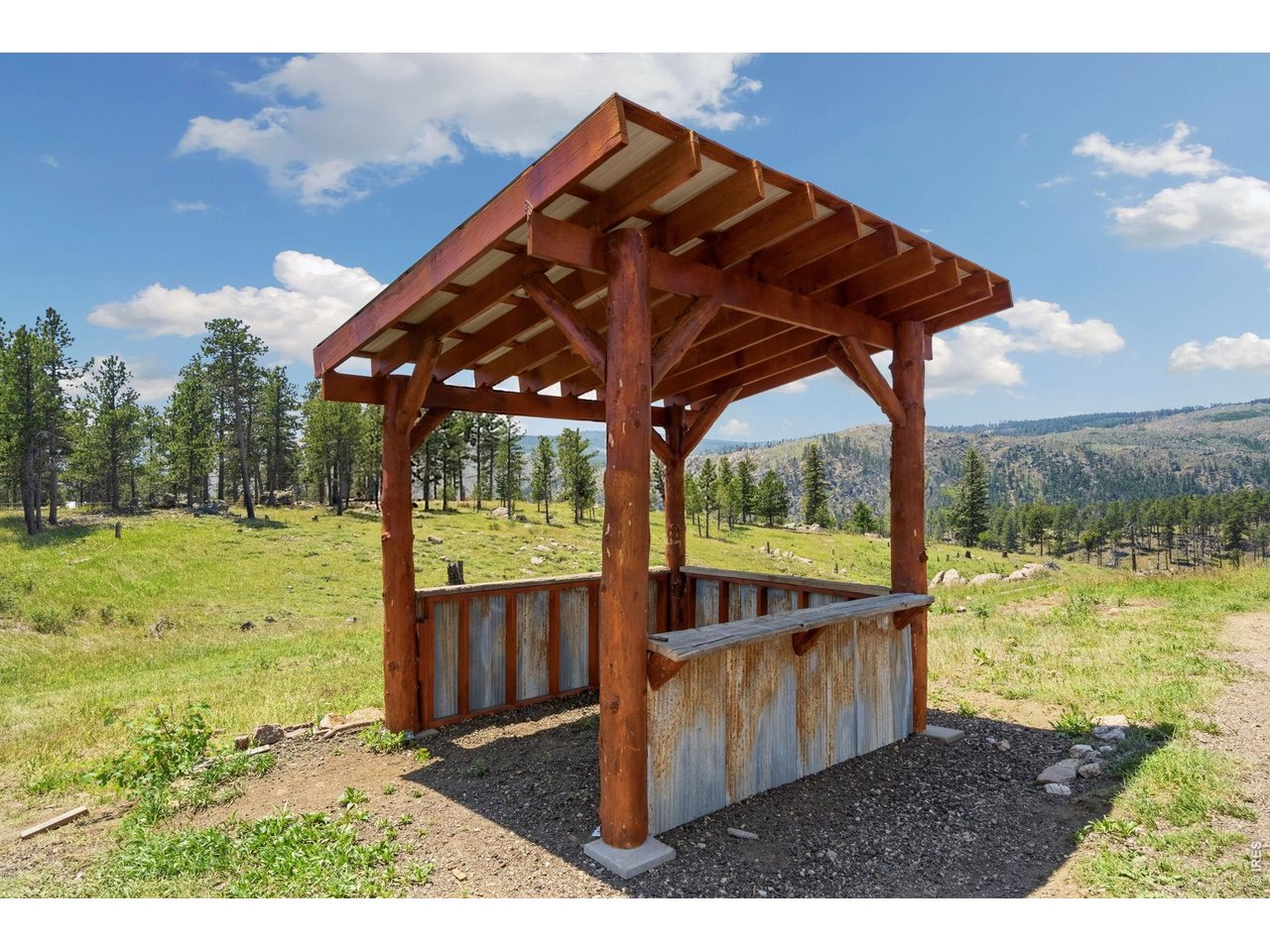 3086 Davis Ranch Road Bellvue, CO 80512 - Photo 28 of 33 Outdoor kitchen/bar Great for entertaining!