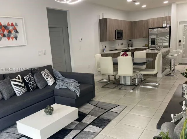 $3,400 | 4636 Northwest 84th Avenue, Unit 15, Doral, FL 33166