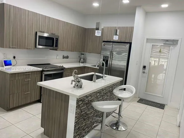 $3,300 | 4636 Northwest 84th Avenue, Unit 15, Doral, FL 33166
