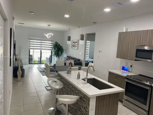 $3,300 | 4636 Northwest 84th Avenue, Unit 15, Doral, FL 33166
