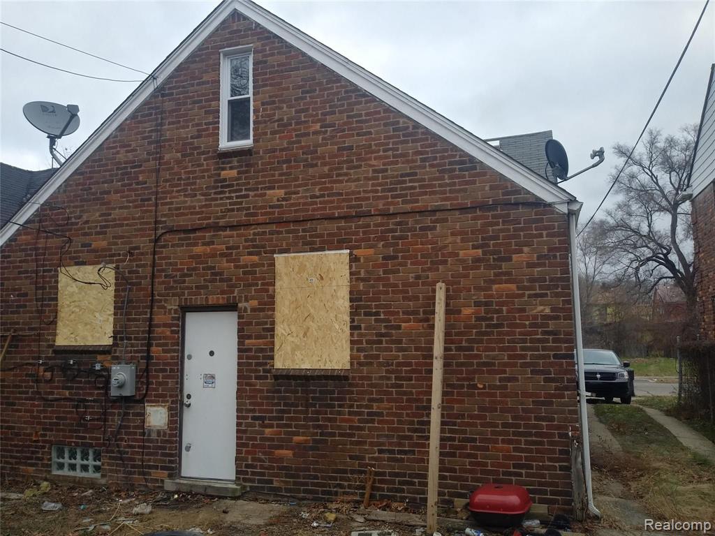 15819 Steel Street Detroit, MI 48227 - Photo 2 of 44