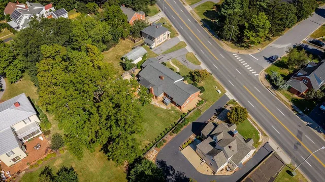 a black and white photo of a picture