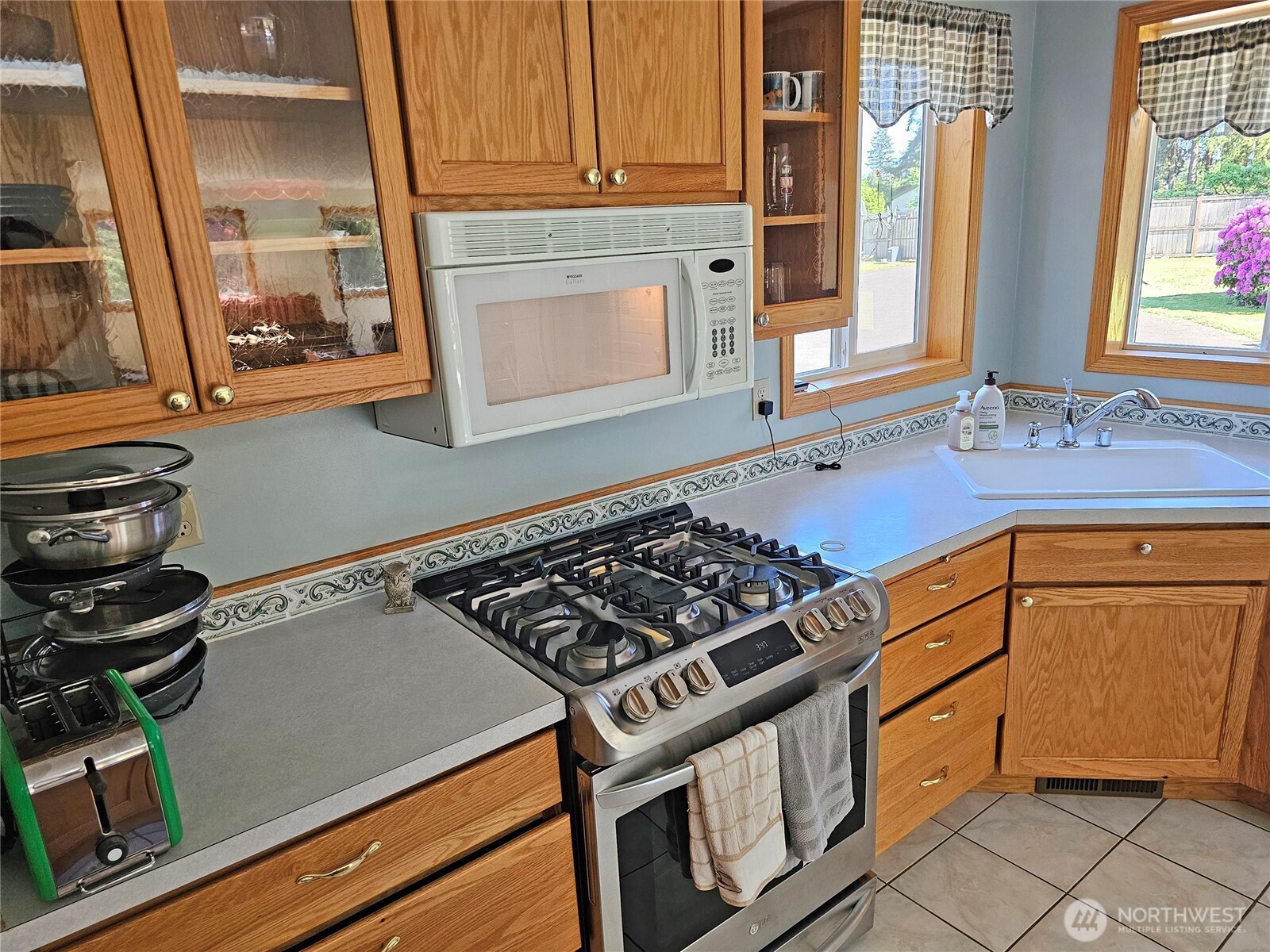 17103 Camas Run Lane Southwest Rochester, WA 98579 - Photo 4 of 40 a kitchen with granite countertop a stove and a sink