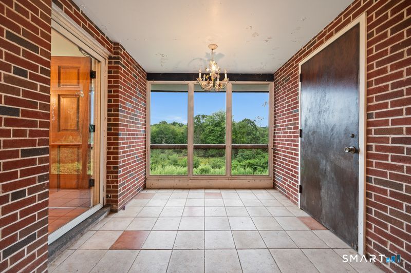 34 Hoskins Road Bloomfield, CT 06002 - Photo 3 of 27 Gallery Image 3