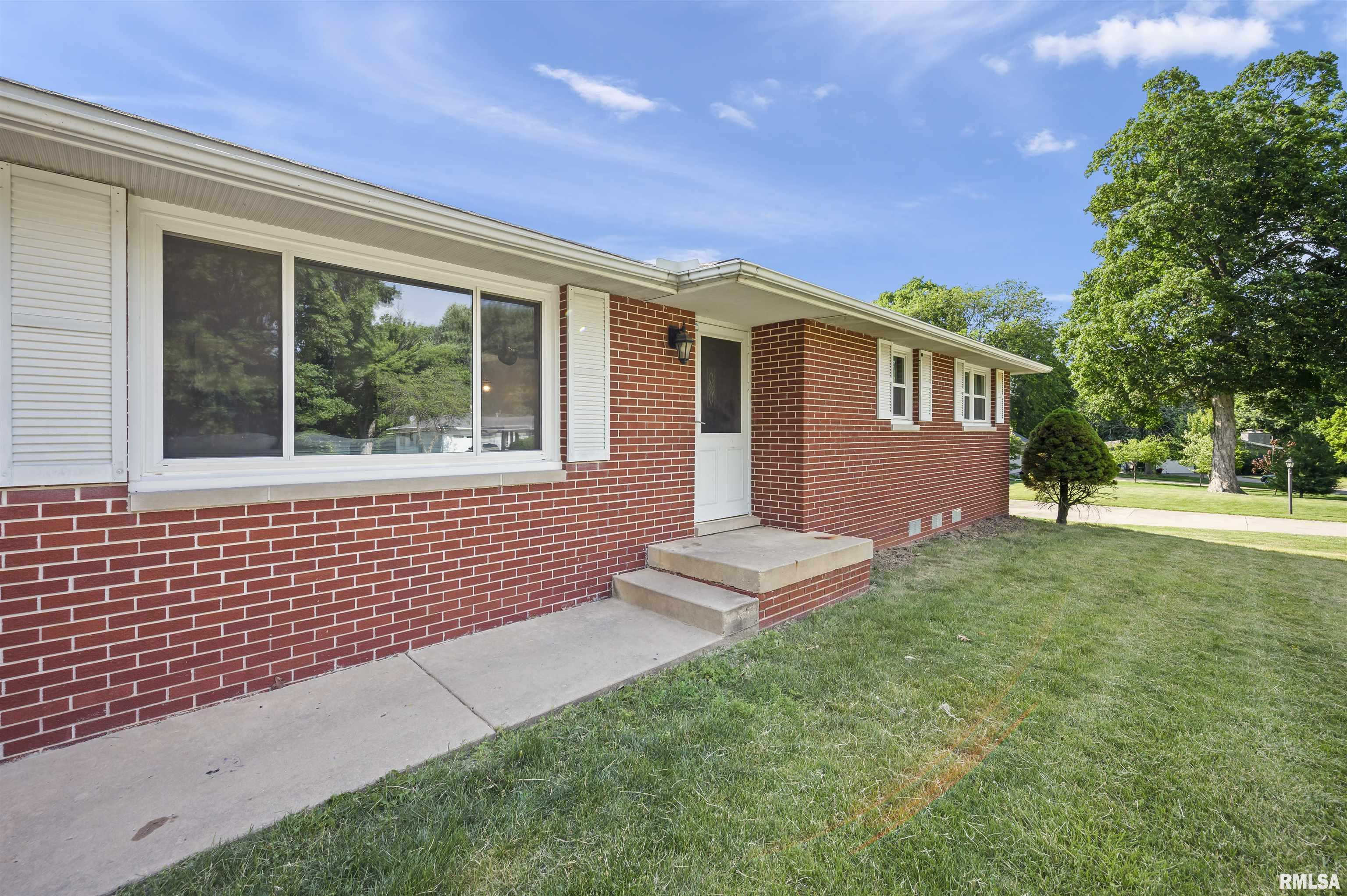 405 Daniel Parkway Washington, IL 61571 - Photo 5 of 45