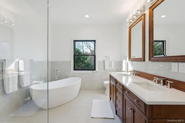 $2,848,000 | 768 Bridgehampton Sag Harbor, Westhampton Beach, NY 11978