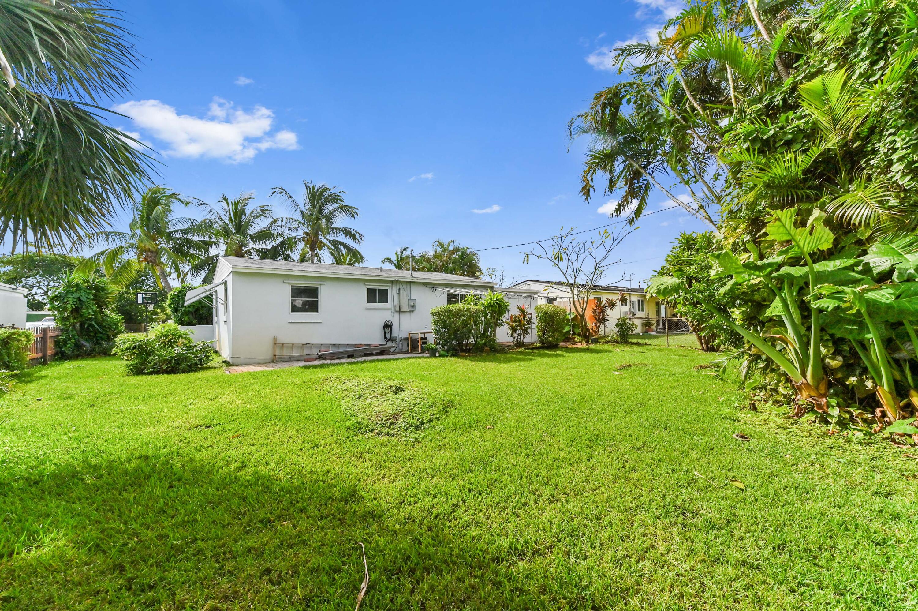 2017 Whitney Road West Palm Beach, FL 33409 - Photo 20 of 20 22 Rear 03