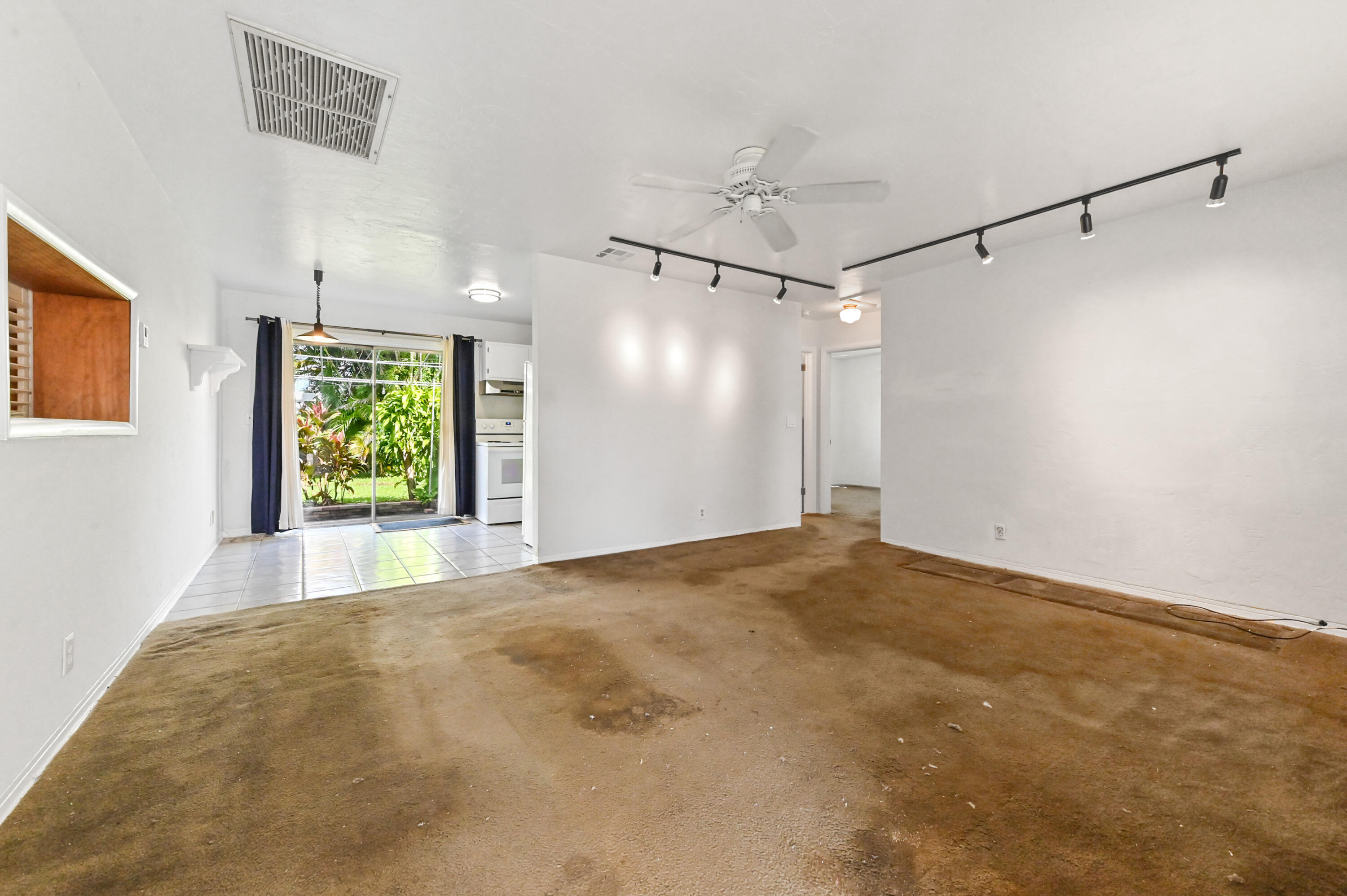 2017 Whitney Road West Palm Beach, FL 33409 - Photo 5 of 20 04 Living Room 01