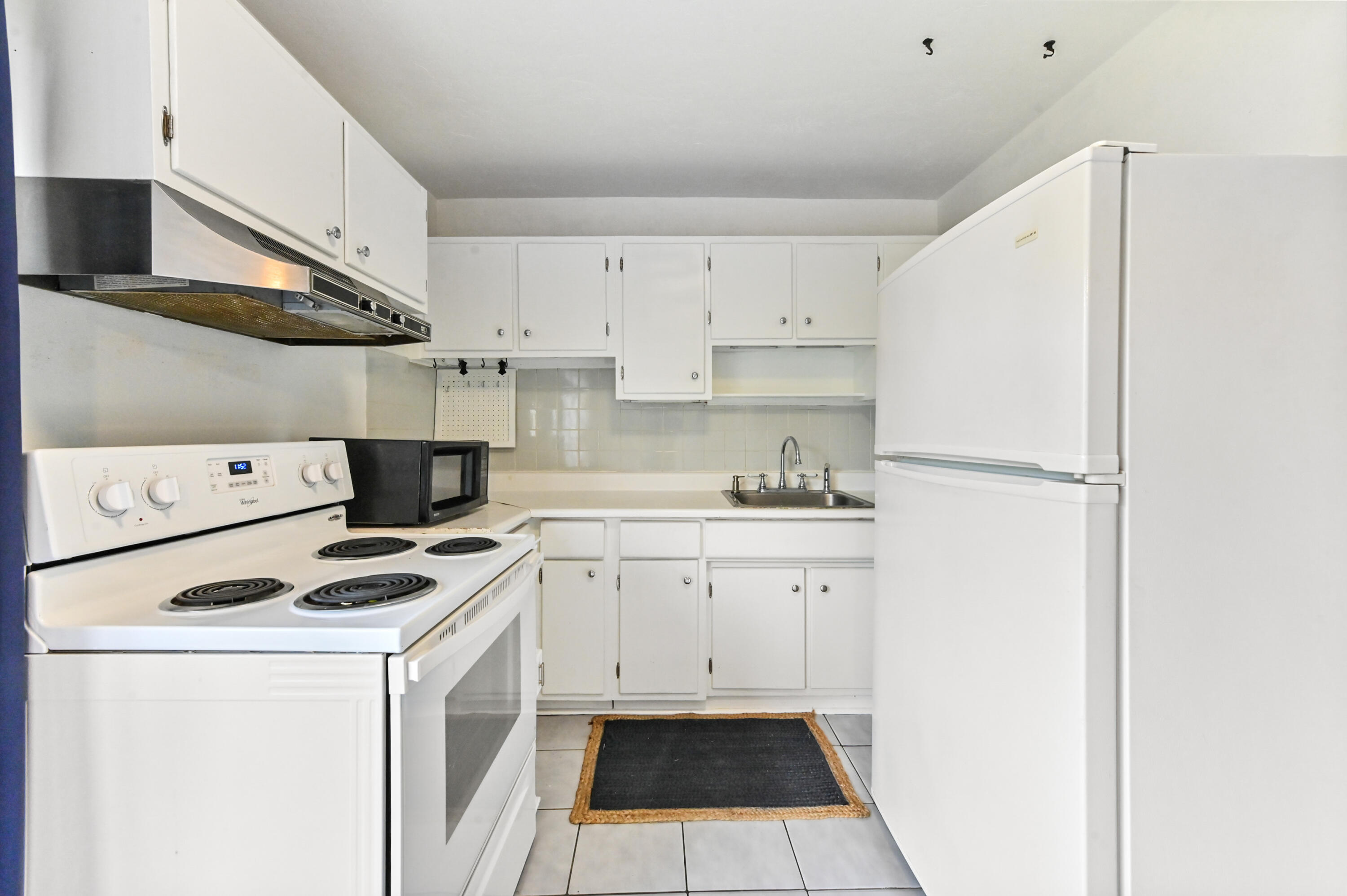 2017 Whitney Road West Palm Beach, FL 33409 - Photo 6 of 20 09 Kitchen 02