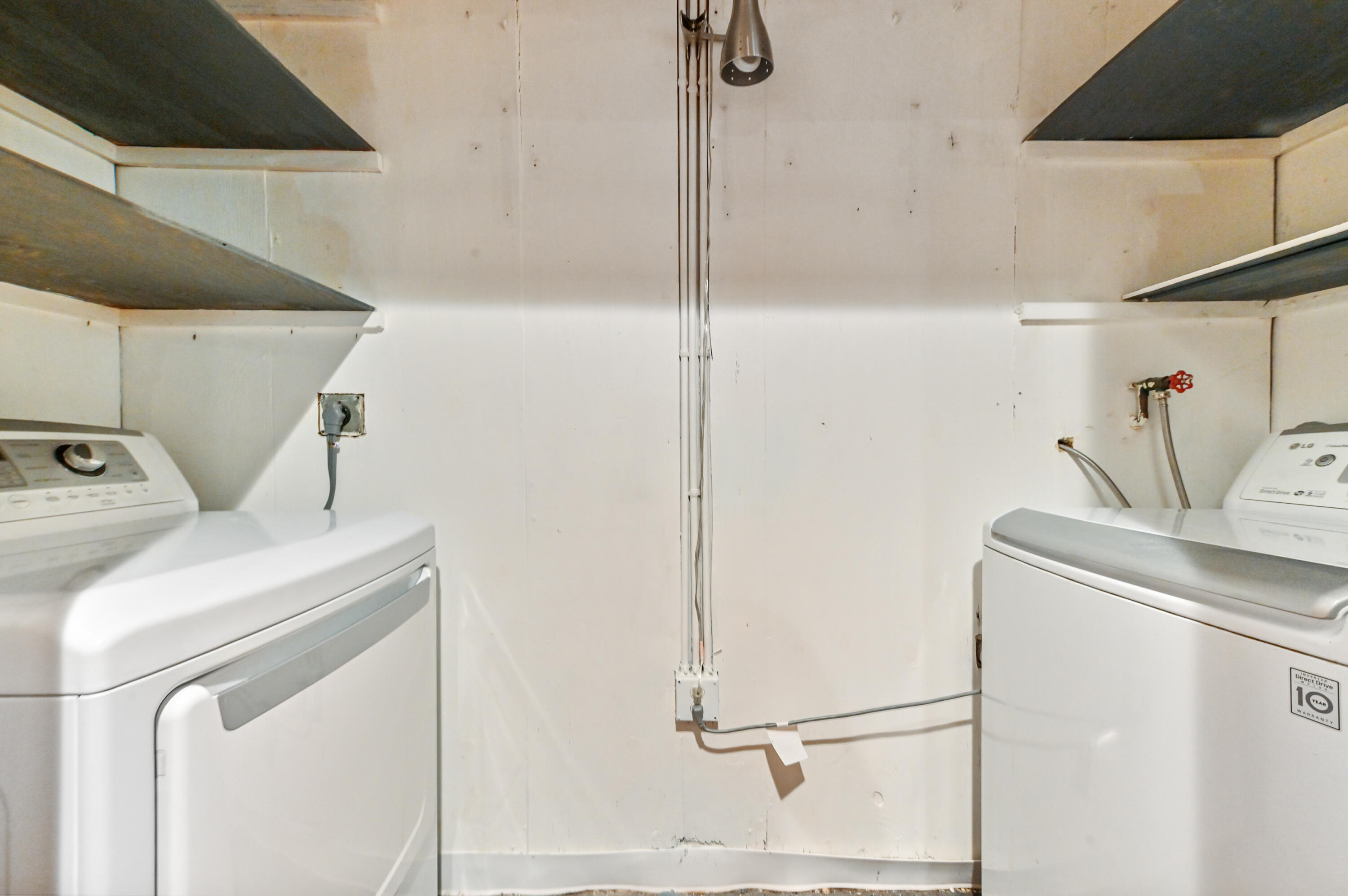 2017 Whitney Road West Palm Beach, FL 33409 - Photo 8 of 20 10 laundry room 01