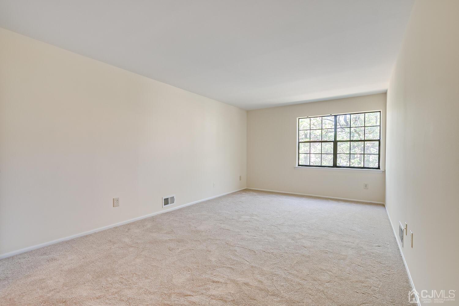 116 Keystone Court, Unit 1162 Woodbridge, NJ 07095 - Photo 18 of 28 an empty room with windows