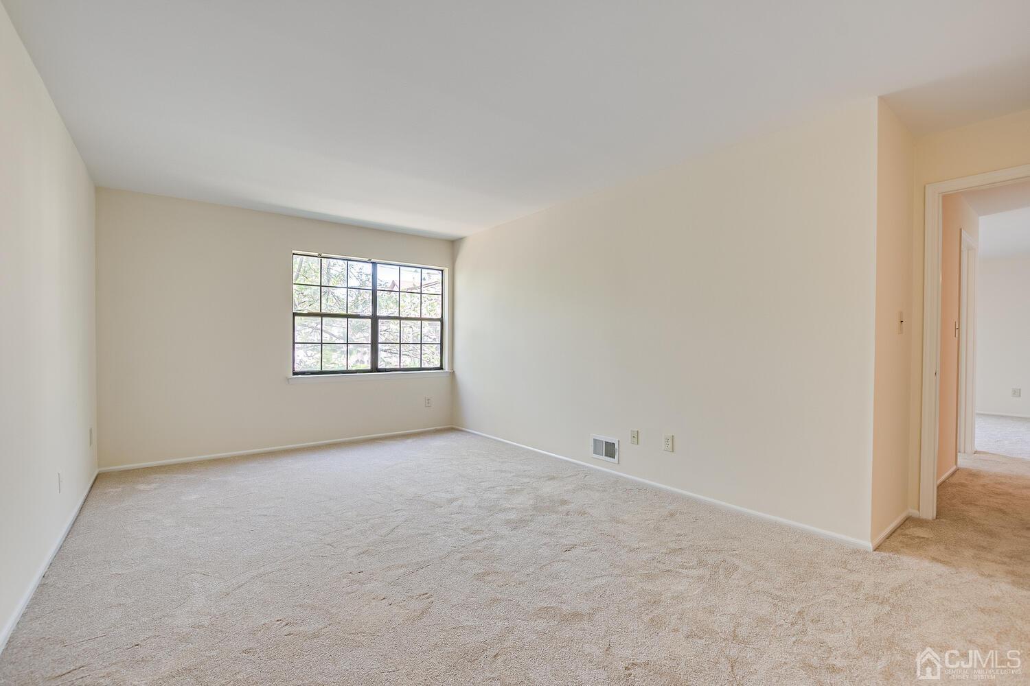 116 Keystone Court, Unit 1162 Woodbridge, NJ 07095 - Photo 19 of 28 an empty room with windows