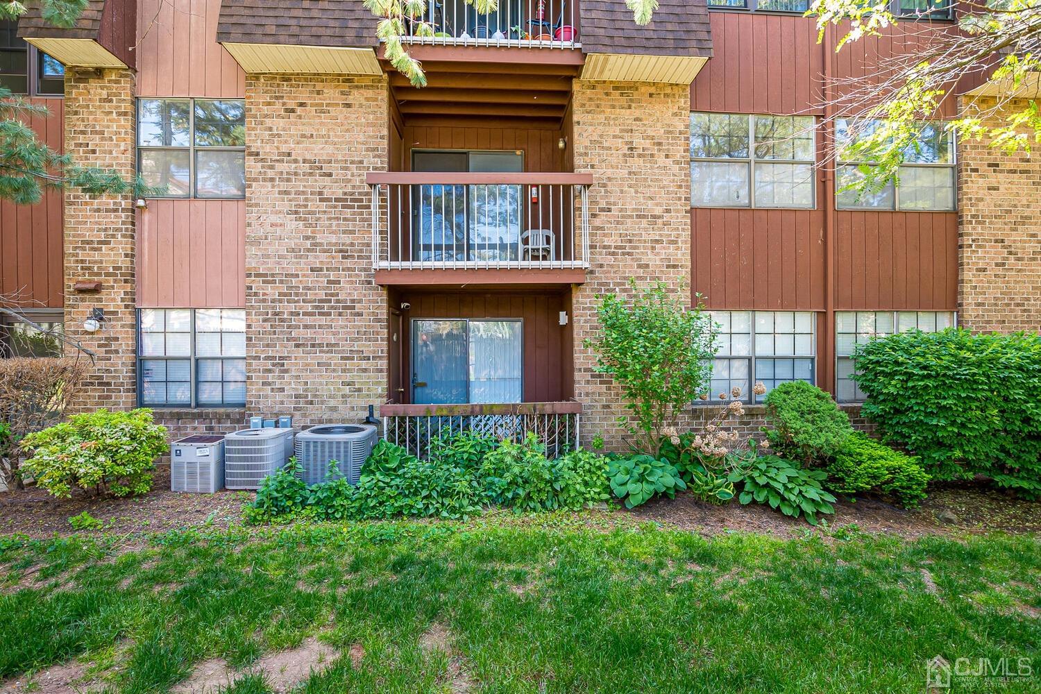 116 Keystone Court, Unit 1162 Woodbridge, NJ 07095 - Photo 28 of 28 a brick building with a yard