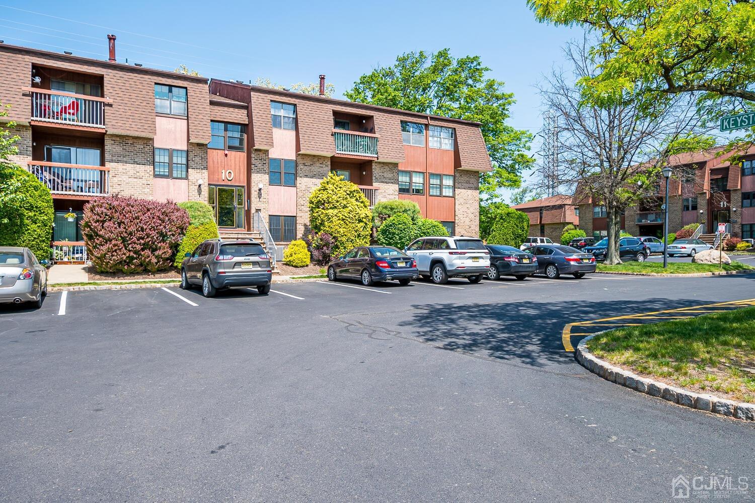 116 Keystone Court, Unit 1162 Woodbridge, NJ 07095 - Photo 3 of 28 a car parked in front of a building