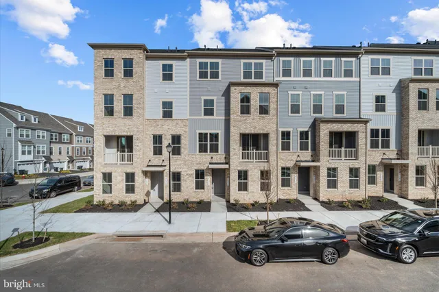 $3,200 | 42530 Invergordon Terrace, Sterling, VA 20166